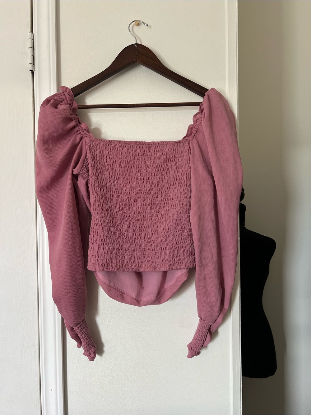 ASTR the Label Ruched Long Sleeve Blouse Size Small Mauve Romantic - Picture 3 of 5